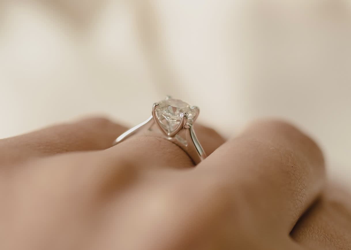 Amy | Engagement Ring With Bright Sparkle From Diamond | VANBRUUN